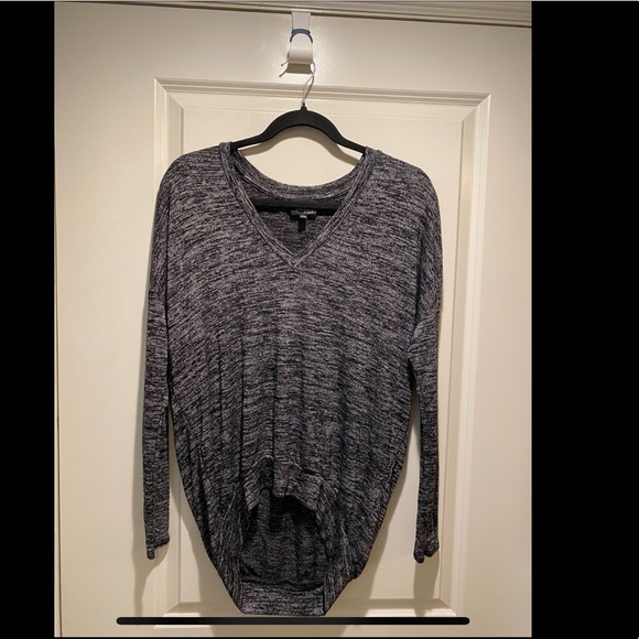 Aritzia Wilfred free devinette long sleeve v neck - Picture 2 of 4